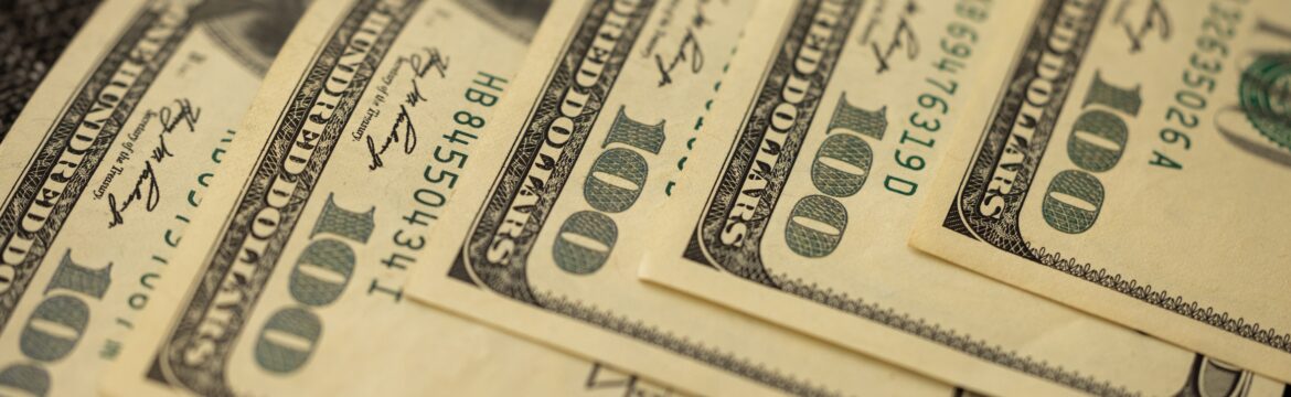 photo of five hundred dollar bills illustrating a post about insurance discounts for security systems